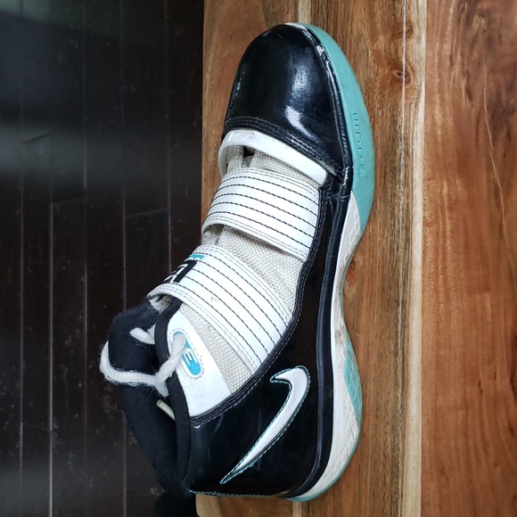 Nike Zoom Lebron hi top youth size 4 2009 edition - Picture 5 of 12